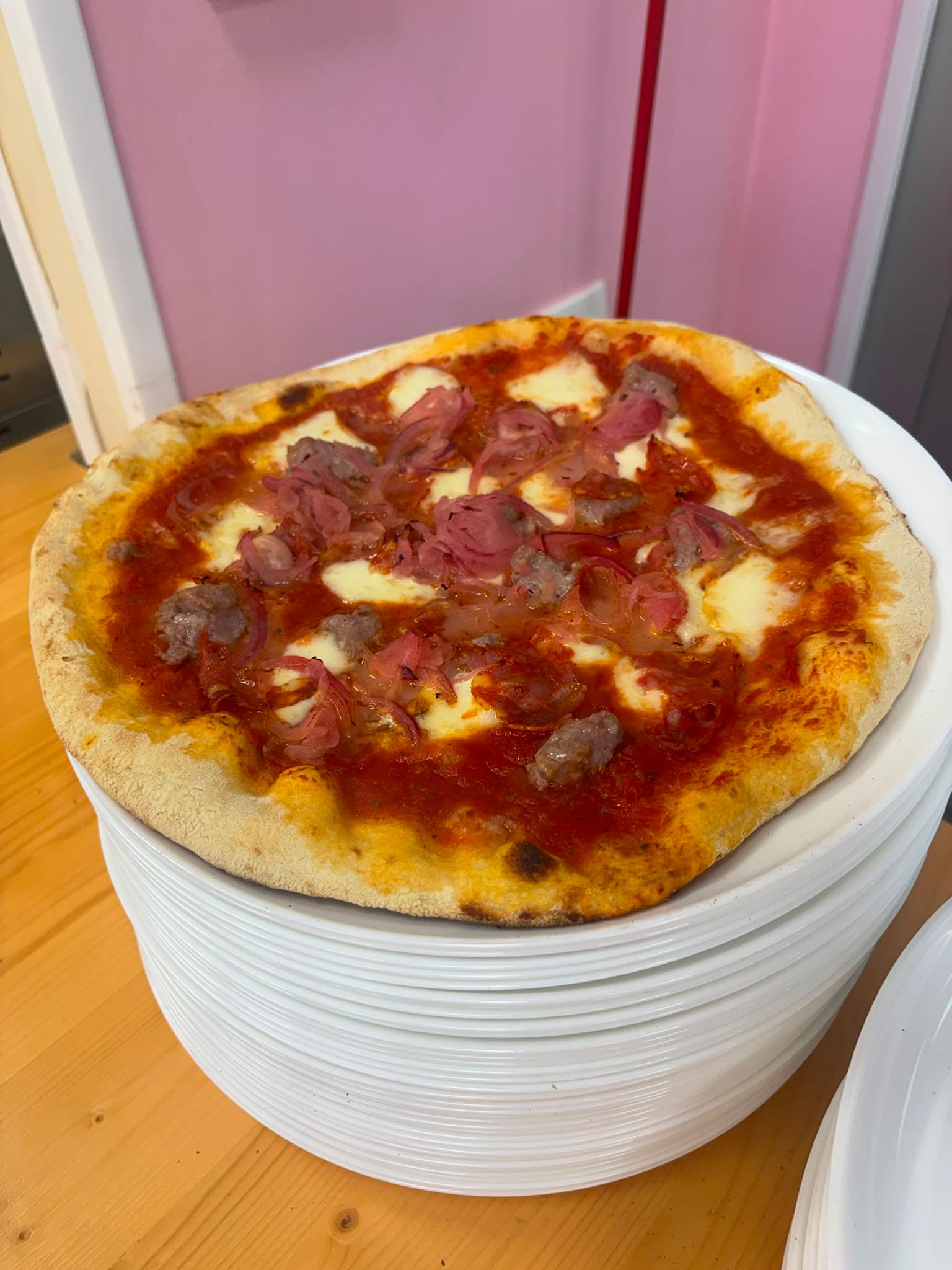 Pizza appena sfornata dell'Isola di Sophie