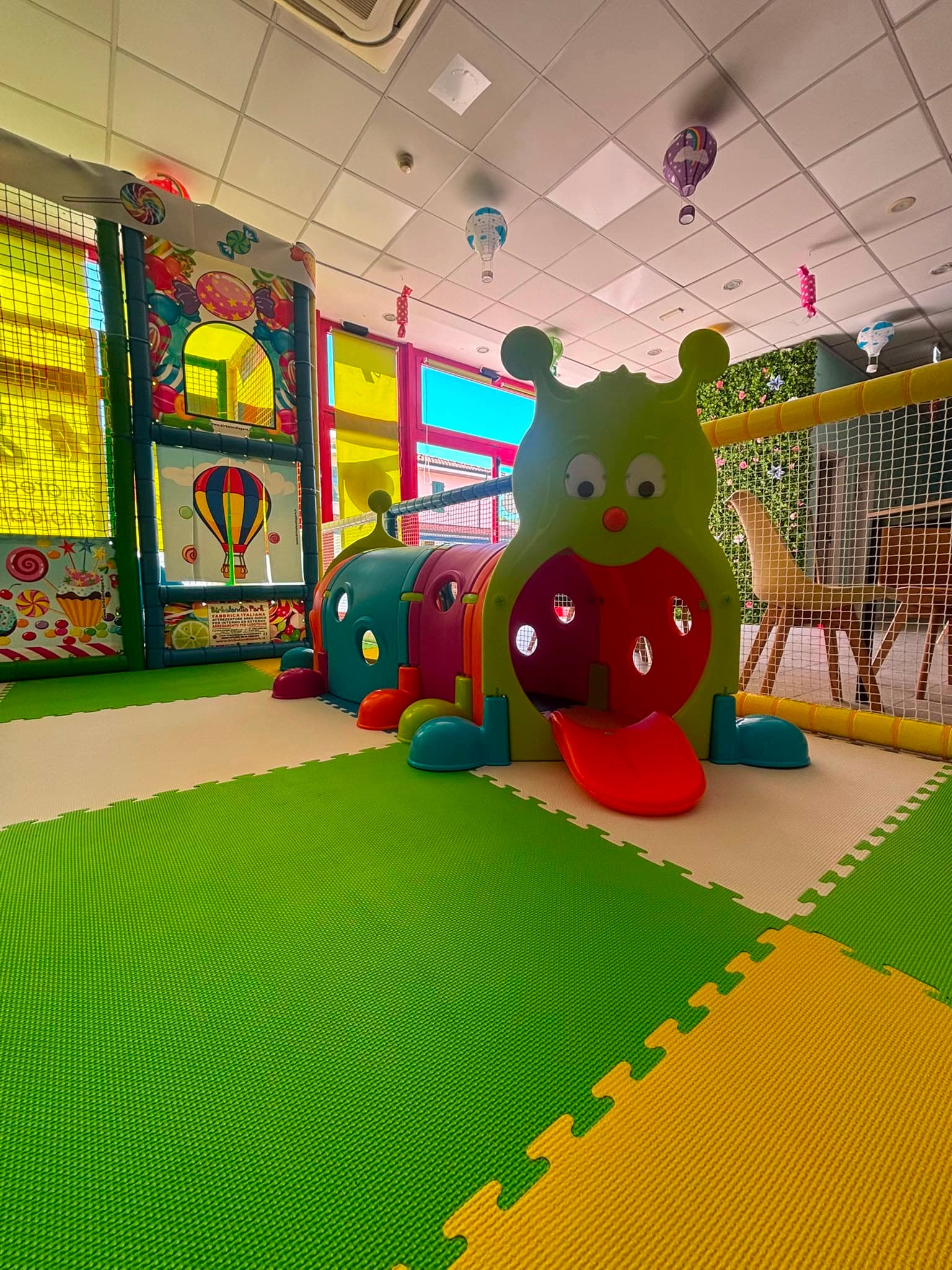 Tunnel bruco e soft play nell'Area Baby